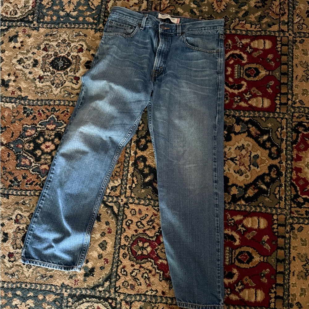 Men’s- Levi’s 505 Straight-Leg Jeans with Classic Medium Wash. 34x30